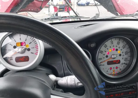 2005 Mini Cooper z USA, uszkodzony, nr VIN WMWRC33435TC59697